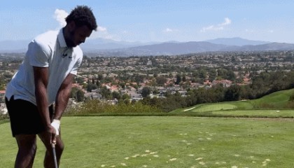 追随父亲步伐？布朗尼更新社媒分享休赛期练习高尔夫球片段